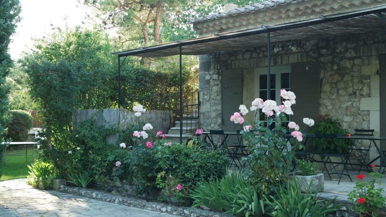 Mas Grimaud - Gite- Studio Et Chambres D'Hotes Familiales Eygalières Exteriér fotografie