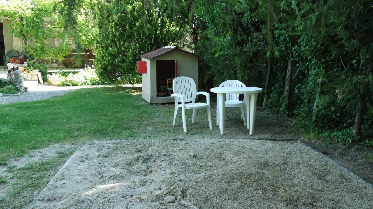 Mas Grimaud - Gite- Studio Et Chambres D'Hotes Familiales Eygalières Exteriér fotografie