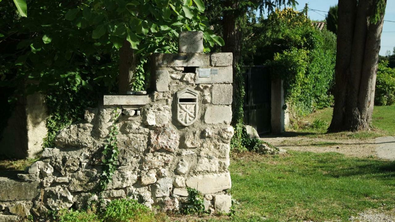 Mas Grimaud - Gite- Studio Et Chambres D'Hotes Familiales Eygalières Exteriér fotografie