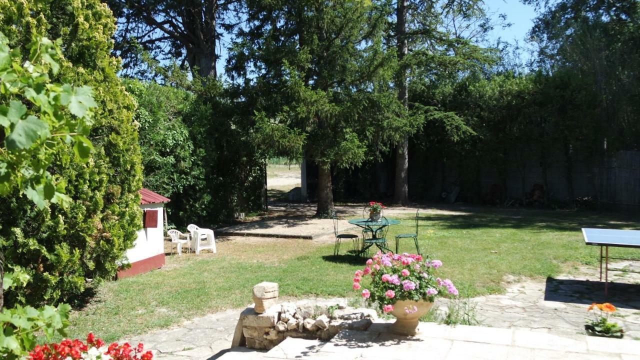 Mas Grimaud - Gite- Studio Et Chambres D'Hotes Familiales Eygalières Exteriér fotografie