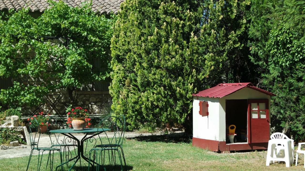 Mas Grimaud - Gite- Studio Et Chambres D'Hotes Familiales Eygalières Exteriér fotografie